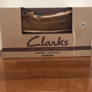 Clark’s indoor and outdoor women’s slippers